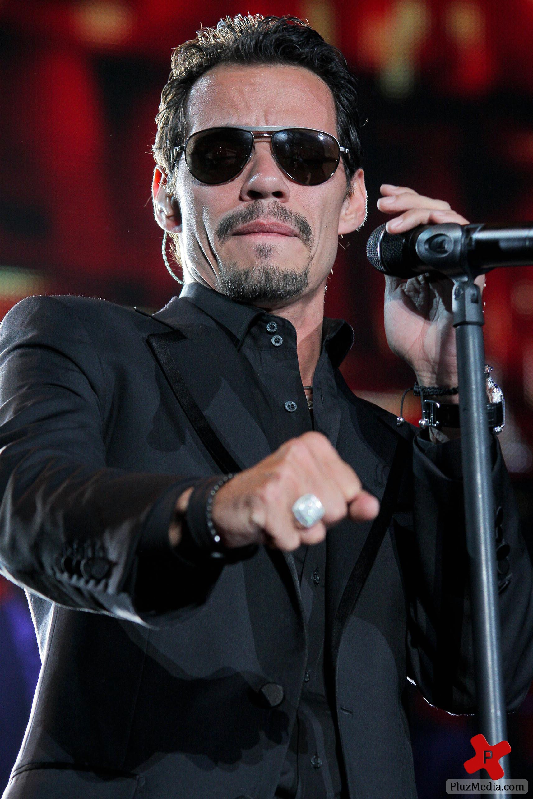 Marc Anthony performing live at the American Airlines Arena photos | Picture 79080